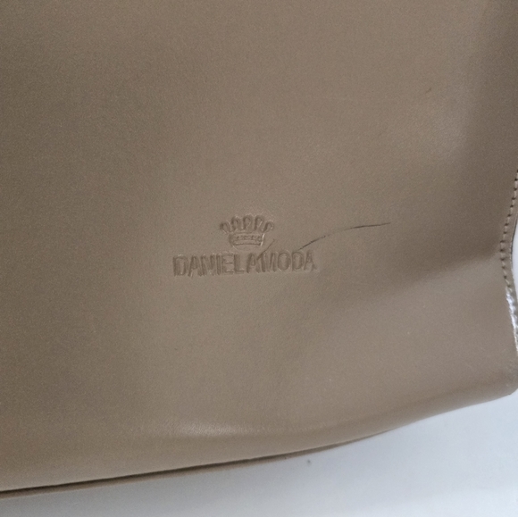 Amoda Vera Pelle leather briefcase/ laptop bag tan 16 in. x 11 in. see pics - Picture 4 of 8